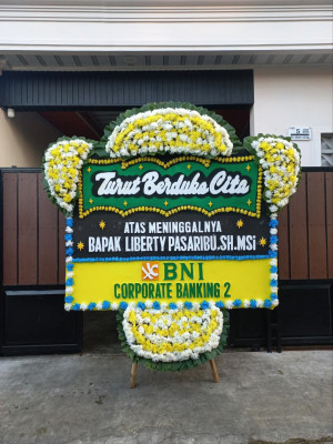 Papan Bunga Duka di Padang Bulan