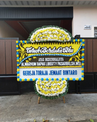 Papan Bunga Duka di Padang Bulan